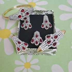 новый комплект solmaýan