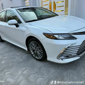 Toyota Camry 2021