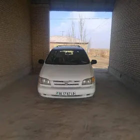 Toyota Sienna 1999