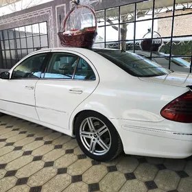Mercedes-Benz E320 2005