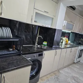 mebel kuhnya stolik mikrowolno