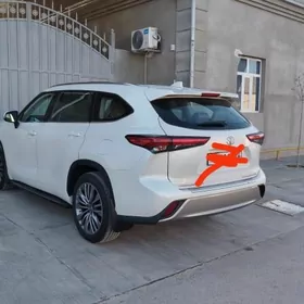 Toyota Highlander 2021