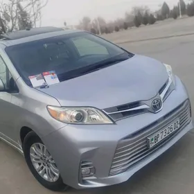 Toyota Sienna 2019