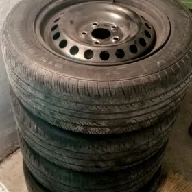 215 60 16 nissan sentra