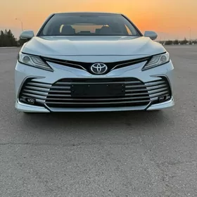 Toyota Camry 2018