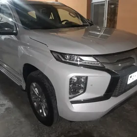 Mitsubishi Pajero 2019