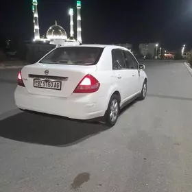 Nissan Tiida 2006