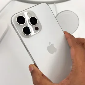 iPhone 15 Pro Max silver