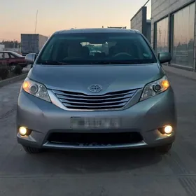Toyota Sienna 2011
