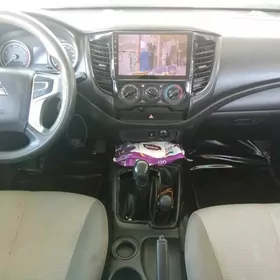 Mitsubishi L200 2021