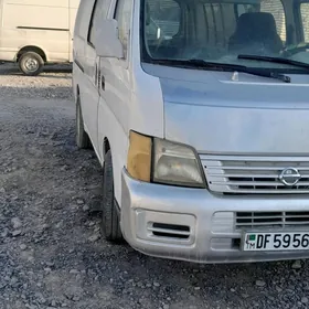 Nissan Urvan 2004