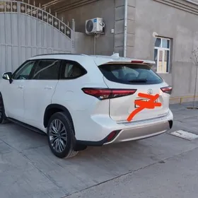 Toyota Highlander 2021