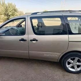 Toyota Sienna 2000