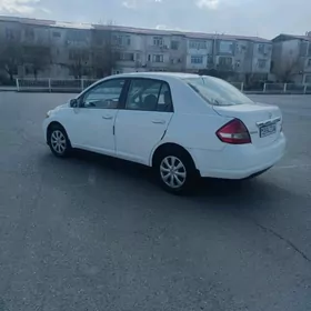 Nissan Versa 2011