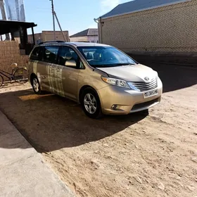 Toyota Sienna 2011