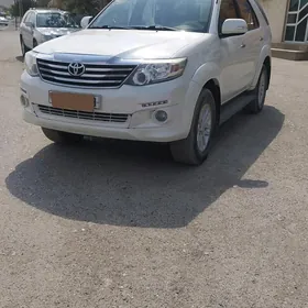 Toyota Fortuner 2014