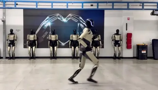 Tesla ýöreýşi "adamyňka" has meňzeýän täze Optimus robotyny tanyşdyrdy