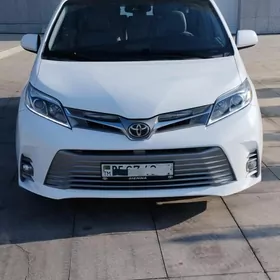 Toyota Sienna 2019
