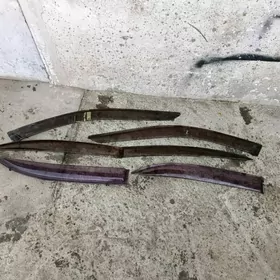 Mercedes-Benz 211 gapy kazirok