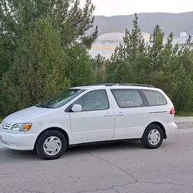 Toyota Sienna 2002