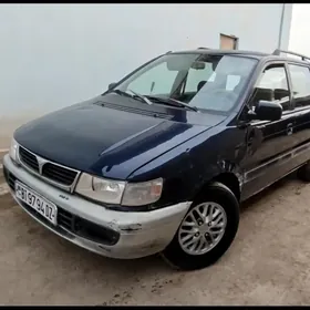 Mitsubishi Chariot 1995