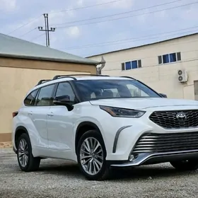 Toyota Highlander 2021