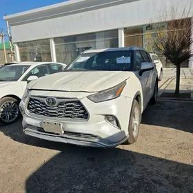 Toyota Highlander 2021