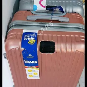 Чемодан дорожный