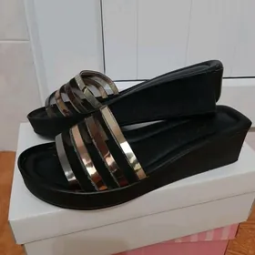 Шлепки. Лёгкие. 40 размер.