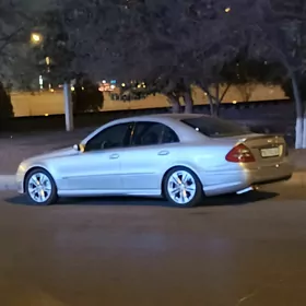 Mercedes-Benz E320 2002