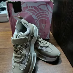 продаем детскую обувь