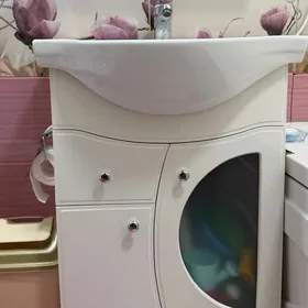 Раковина с зеркалом