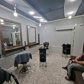 MUJSKOÝ MASTERA ER BAR SALON