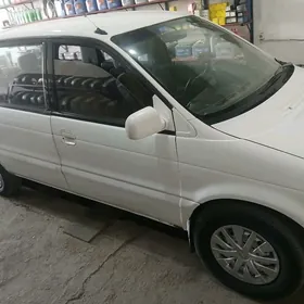 Mitsubishi Chariot 1991