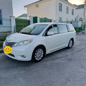 Водитель на Sienna