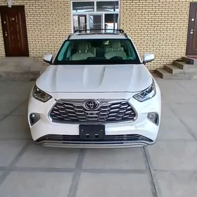 Toyota Highlander 2021
