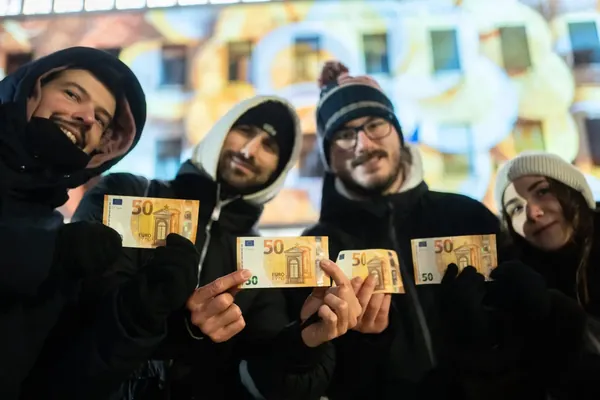 Bolgariýa resmi taýdan ýewro geçdi