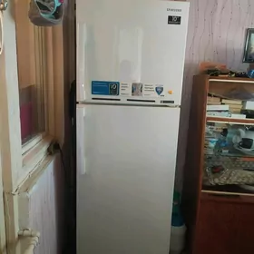 холодильник Samsung