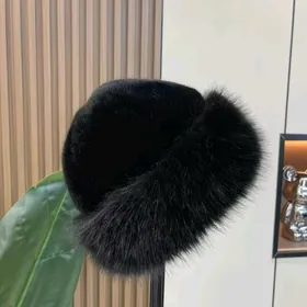 Меховые шапки тренд сезона