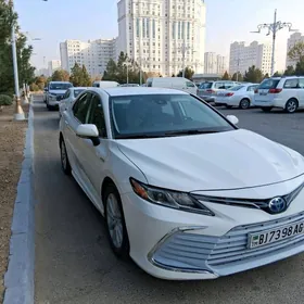 Toyota Camry Hybrid 2022