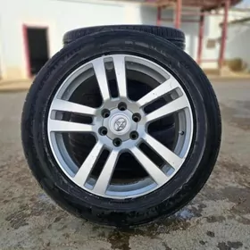 QUATTRO  275/50R20