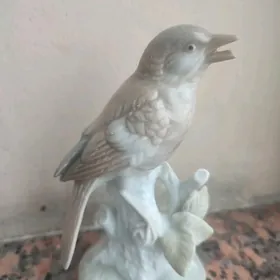 статуэтка фарфоровая