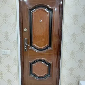 входная дверь