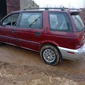 Mitsubishi Chariot 1995