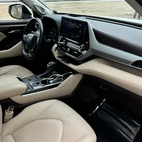 Toyota Highlander 2021