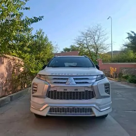 Mitsubishi Montero 2024