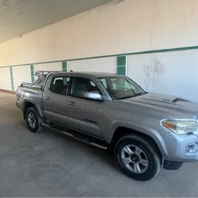 Toyota Tacoma 2017