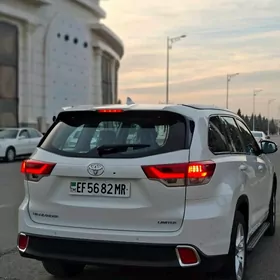 Toyota Highlander 2019