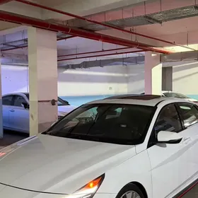 Hyundai Elantra 2022