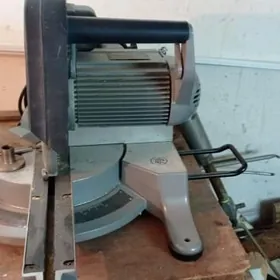 Станок для резки металла.